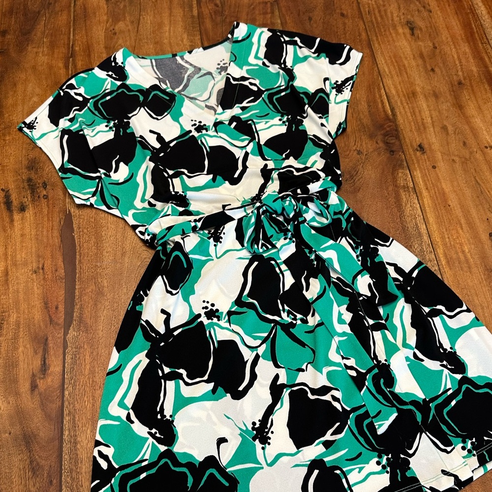 ☀️ NWOT NINE WEST Floral Faux Wrap Belted Cap Sleeve Dress